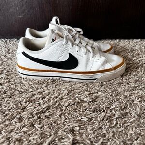Nike White and Black Sneakers